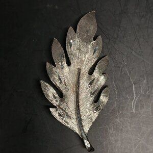 LG Silver Tone Leaf Brooch Signed Textured 2.25” 14.6g Midcentury Retro Pin